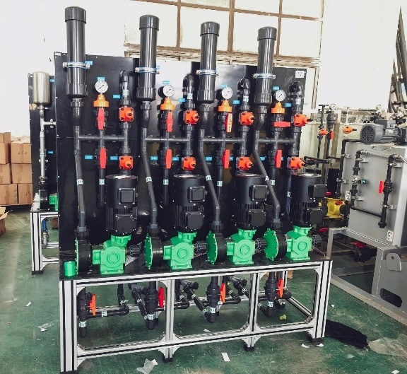 半自动加药装置